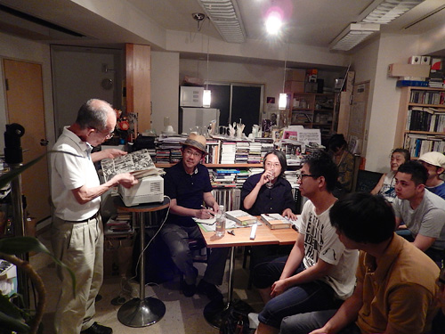満員のサウンドカフェ・ズミの店内