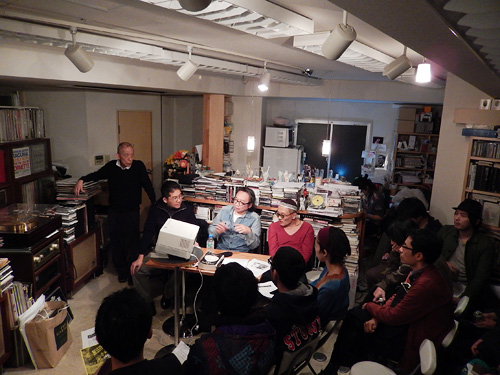「デレク・ベイリーを聴く会」vol.09の会場内