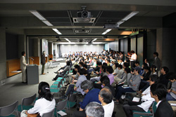記念講演